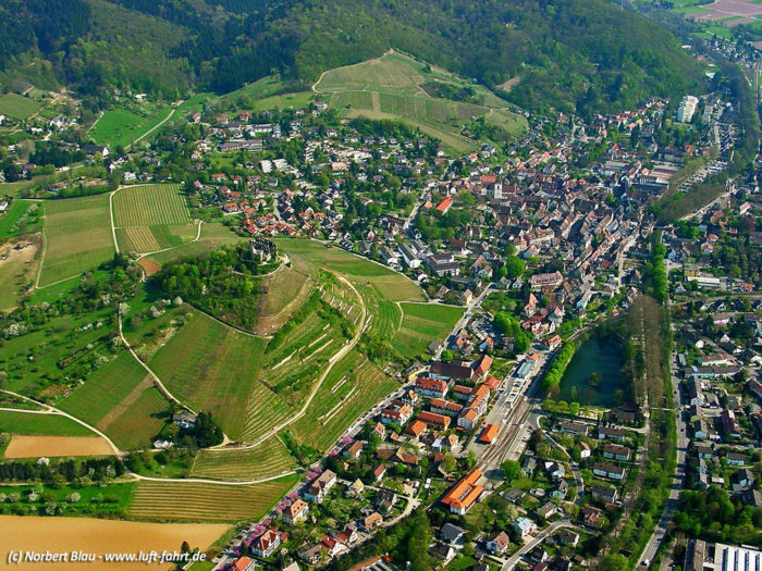 Luftbild der Burg Staufen