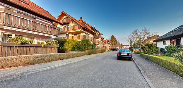 Bild der Straßenansicht des Mehrfamilienhauses in Breisach mit der Eigentumswohung